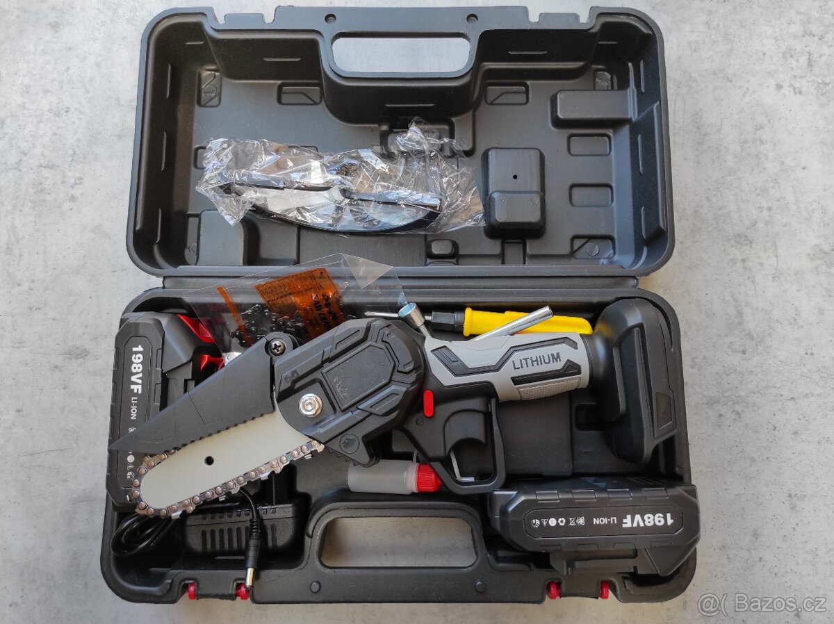 Mini AKU řetězová pila 2ks baterie, 2 ks řetězy, SET kufřík - 3