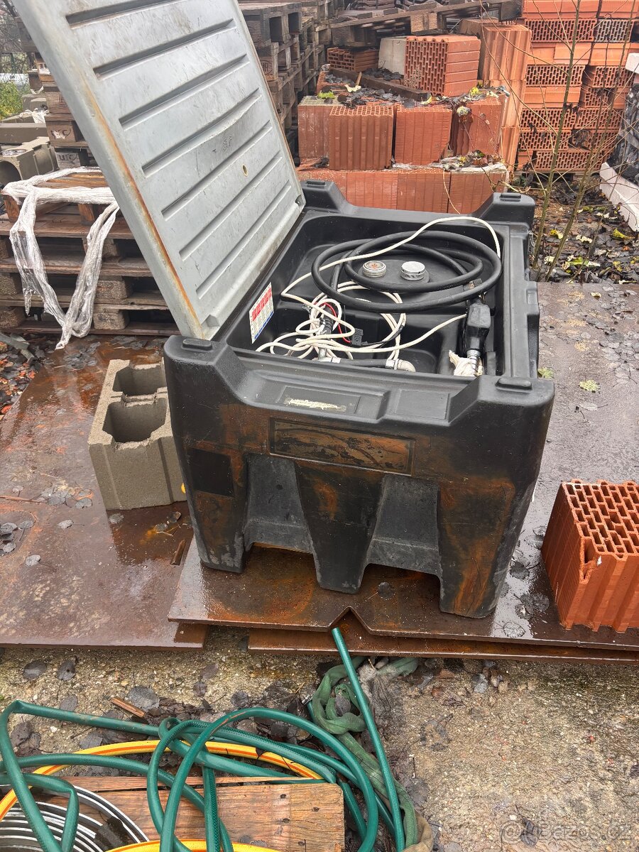 mobilní nádrž na naftu 330 l 12V - 3