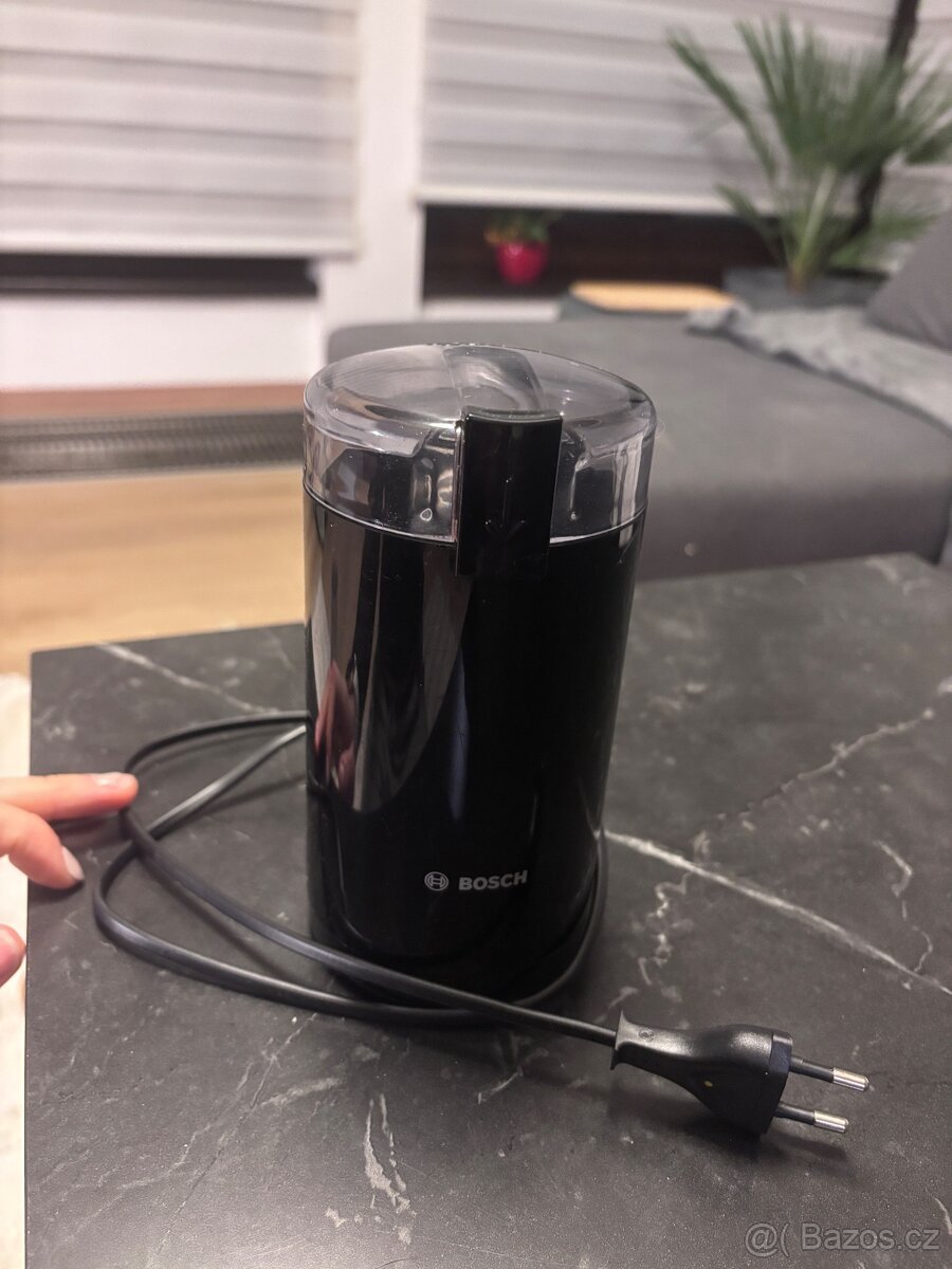 Mlýnek na kávu BOSCH černý - 3
