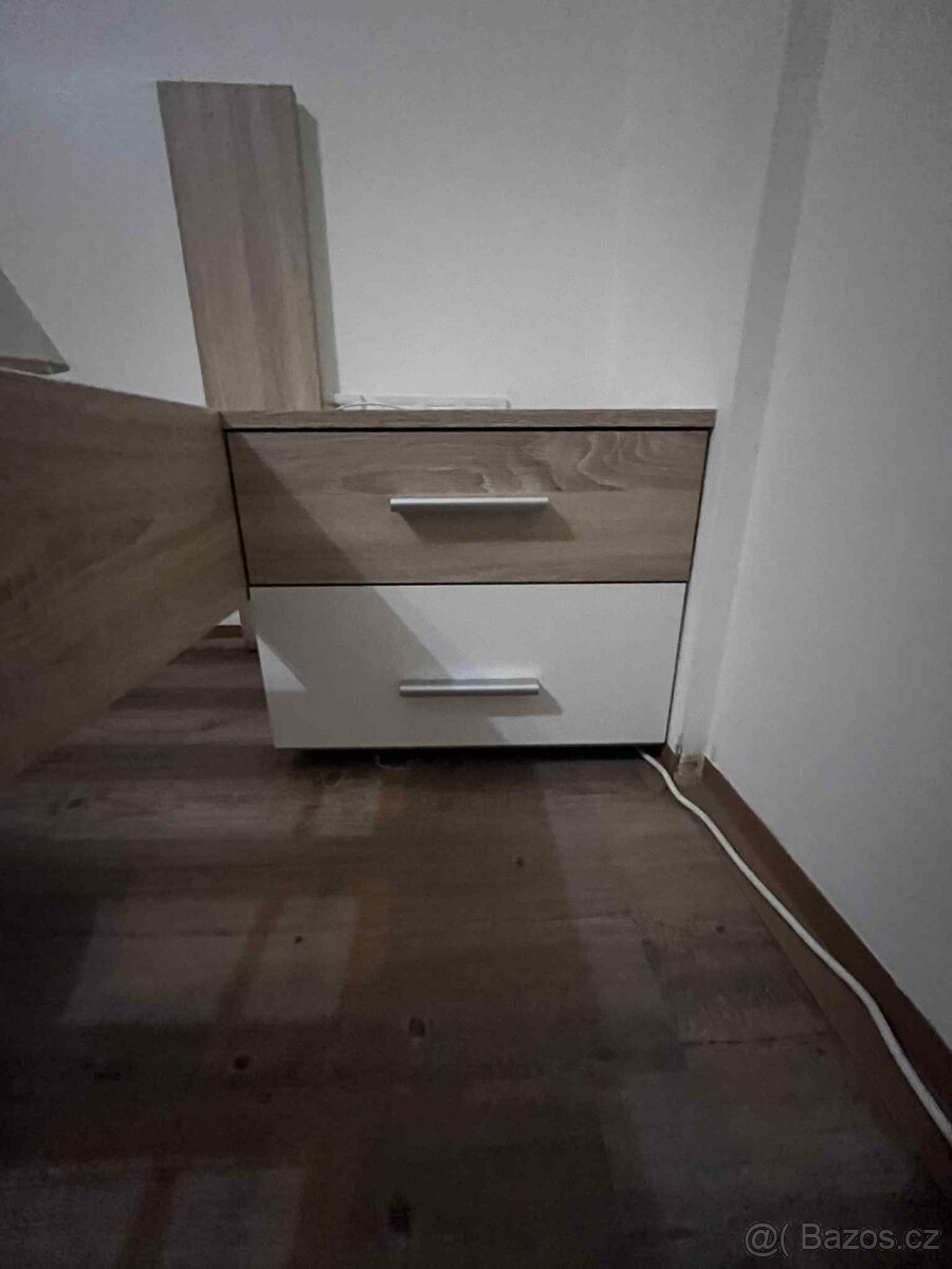 Prodám manželskou postel + Dva noční stolky - 3