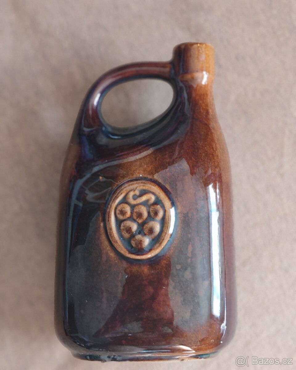 Hnědá keramika - 3