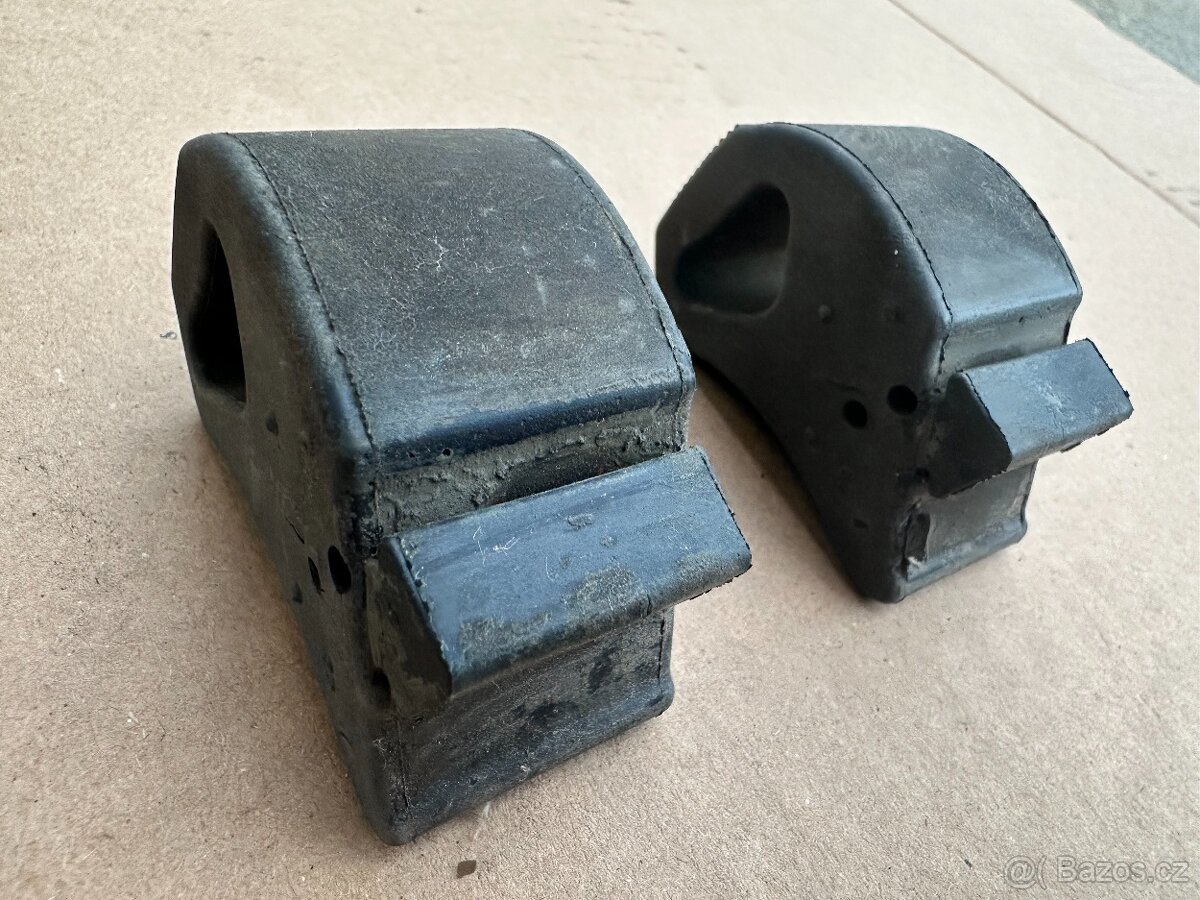 Díl vodící Škoda Superb 2 II VAG 3T0823493 dva kusy - 3