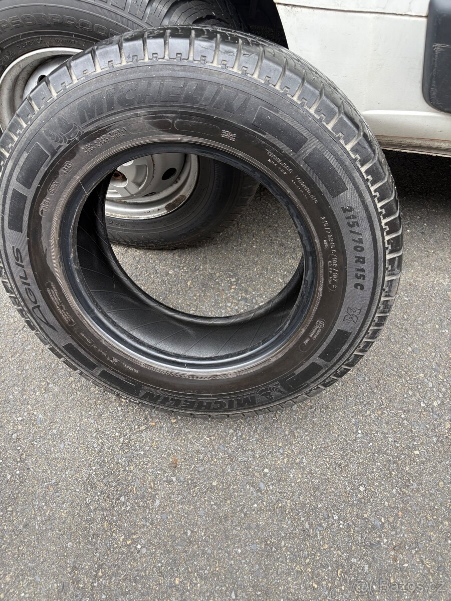 Prodam pneu 215/70 - 3