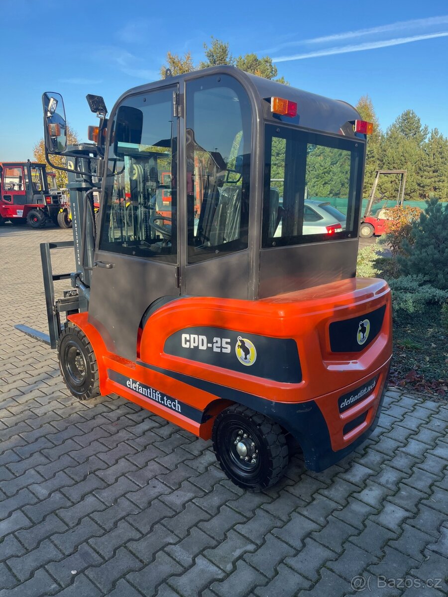Elektrický vysokozdvižný vozík CPD - 25 Li-on - 3