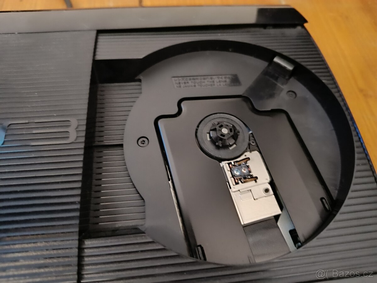 PS3 Super Slim 500GB, ovladač + 6 her / PlayStation 3 - 3