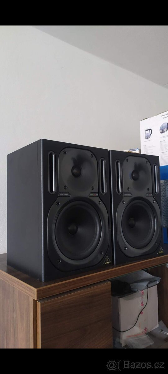 Behringer Truth B2030A - 3