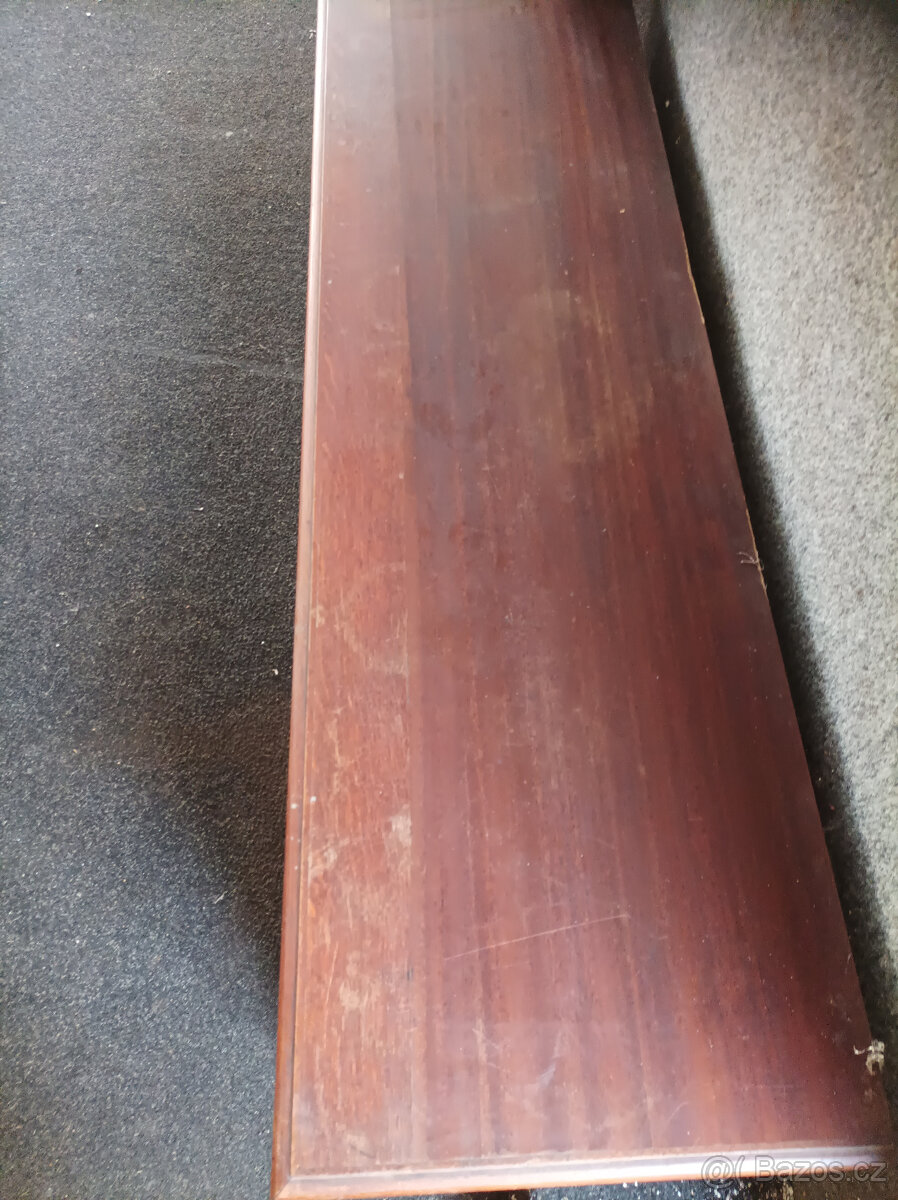 Starší vyřezávaná komoda - 3