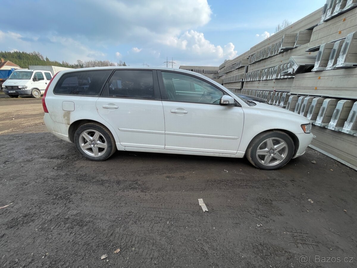 Volvo v50 - 3