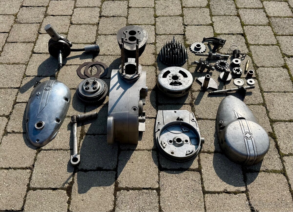 Manet M90 - rozebraný motor - 3