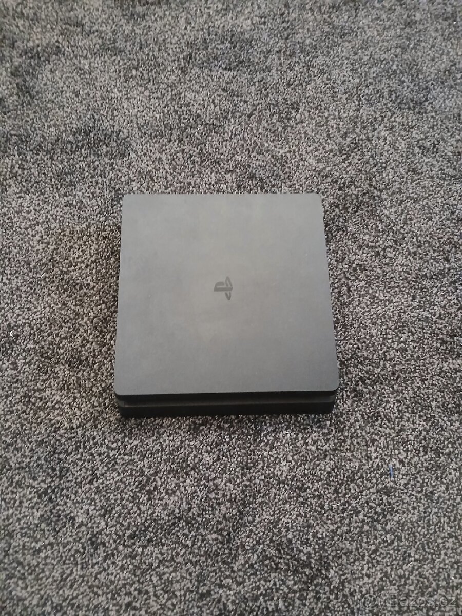 Playstation 4 slim - 3