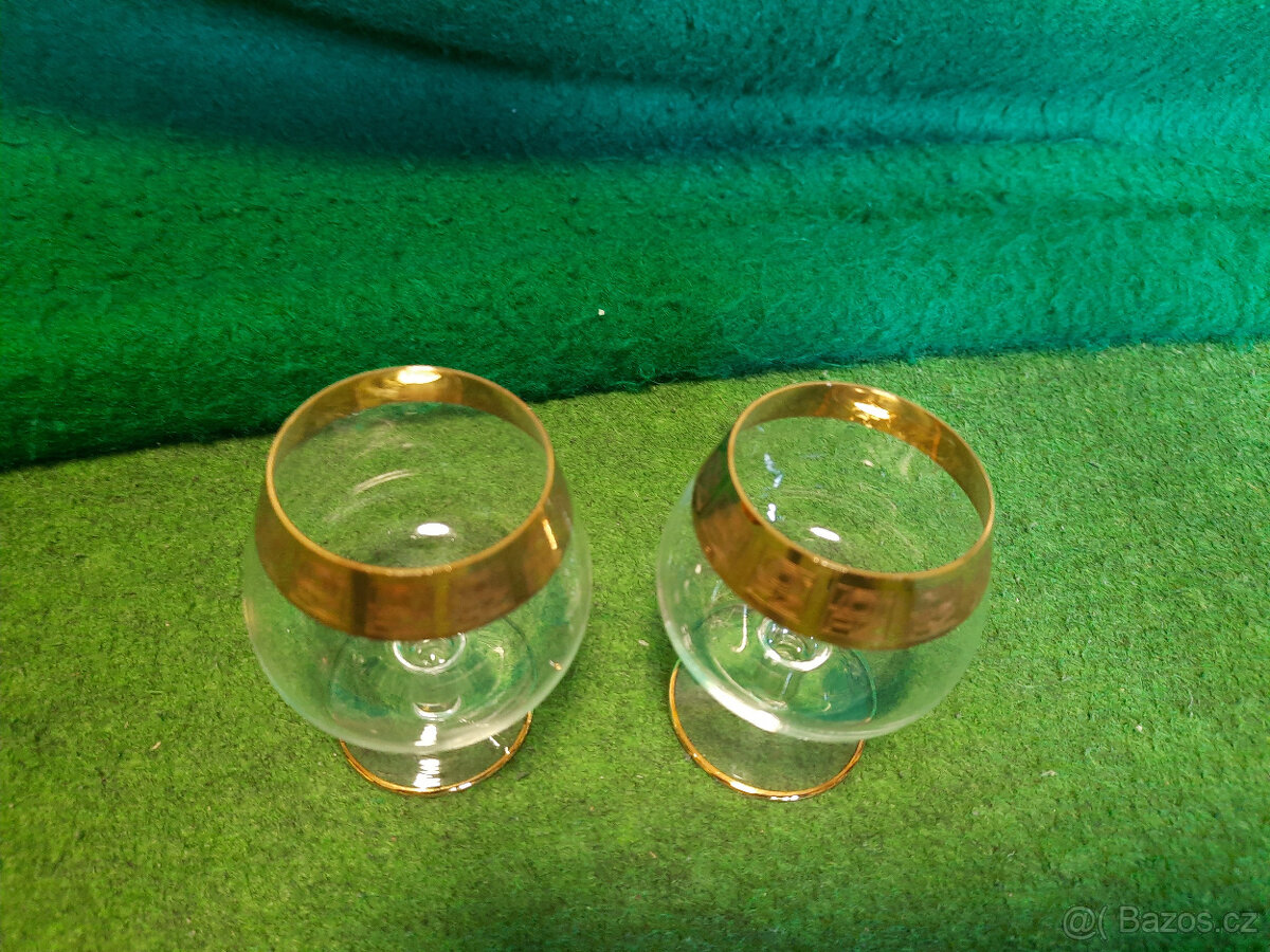 Dva skleněné panáky s výrazným zlatým okrajem - 3