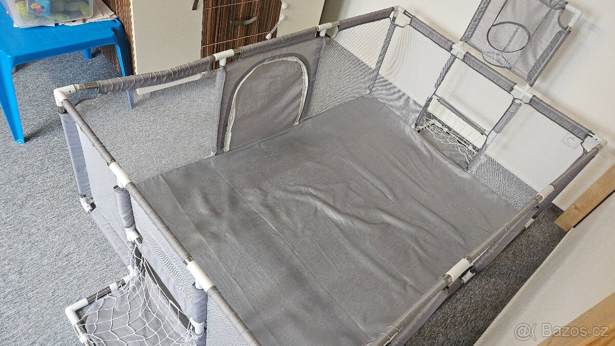 Dětská ohrádka s brankami a košem - 3