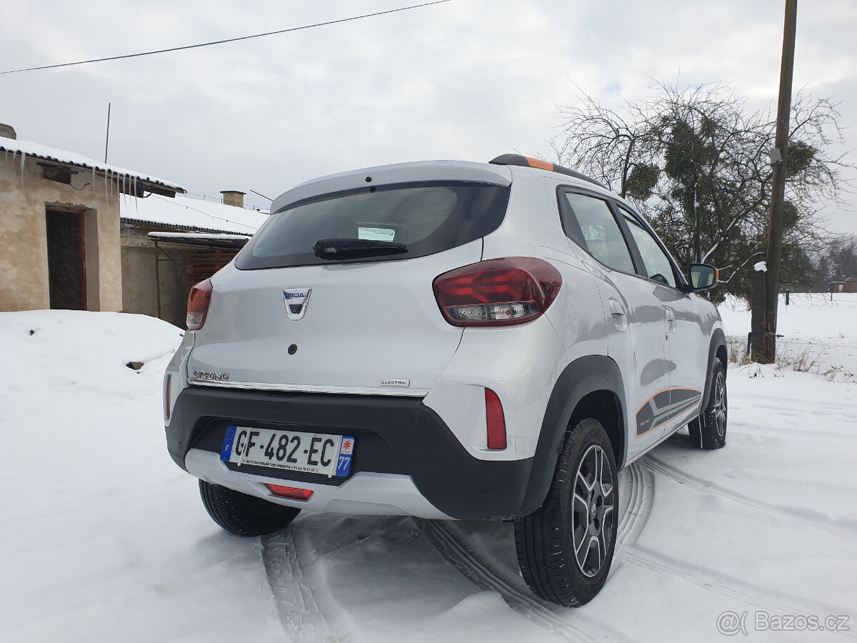 Dacia Spring, dojezd 150-250km, rychlonabíjení CCS - 3