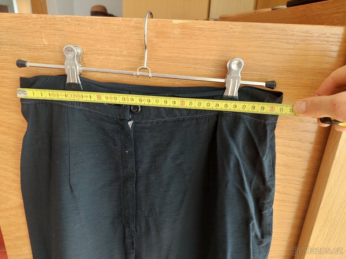 Lehká černá mini sukně - 3