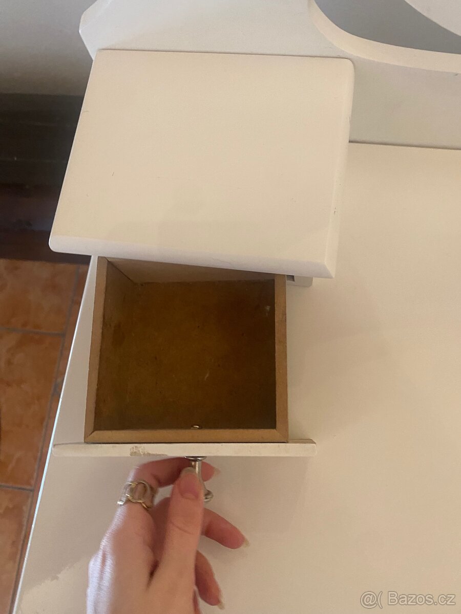 Toaletní stolek - 3