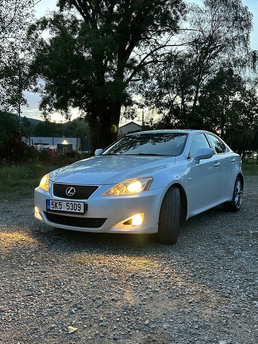 Lexus IS 220d - 3