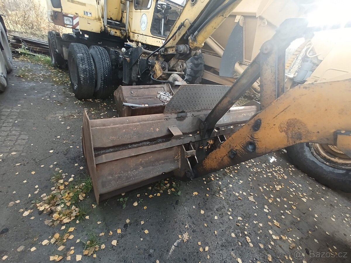 Kolový nakladač UN 053.1 - 3