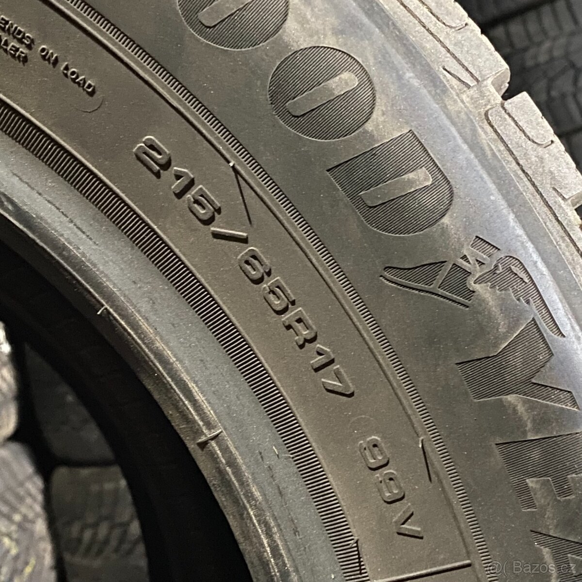 Zimní pneu 215/65 R17 99V Goodyear 7,5mm - 3