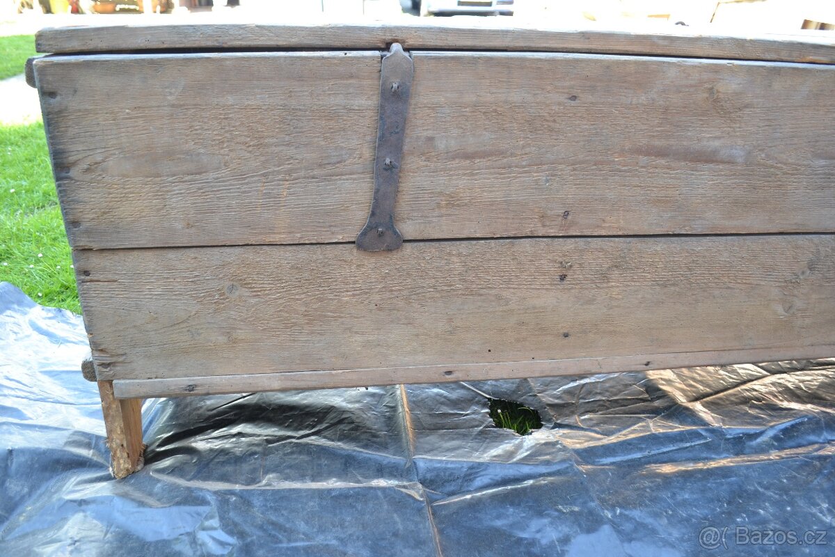 " PRODÁNO "Historická dřevěná truhlice s kováním č.1. - 3