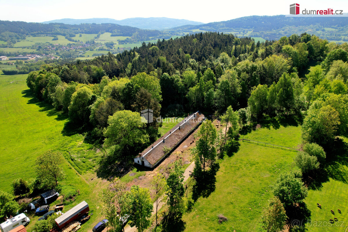 K prodeji, stavební pozemek o výměře 3996 m2 se stavbou k de - 3