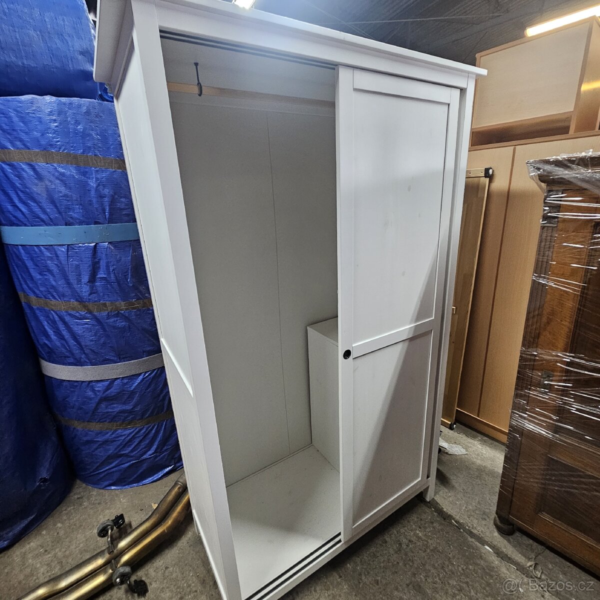 Prodám zánovní skříň - 3