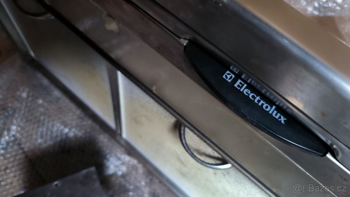 Electrolux nerezová digestoř 90cm - 3