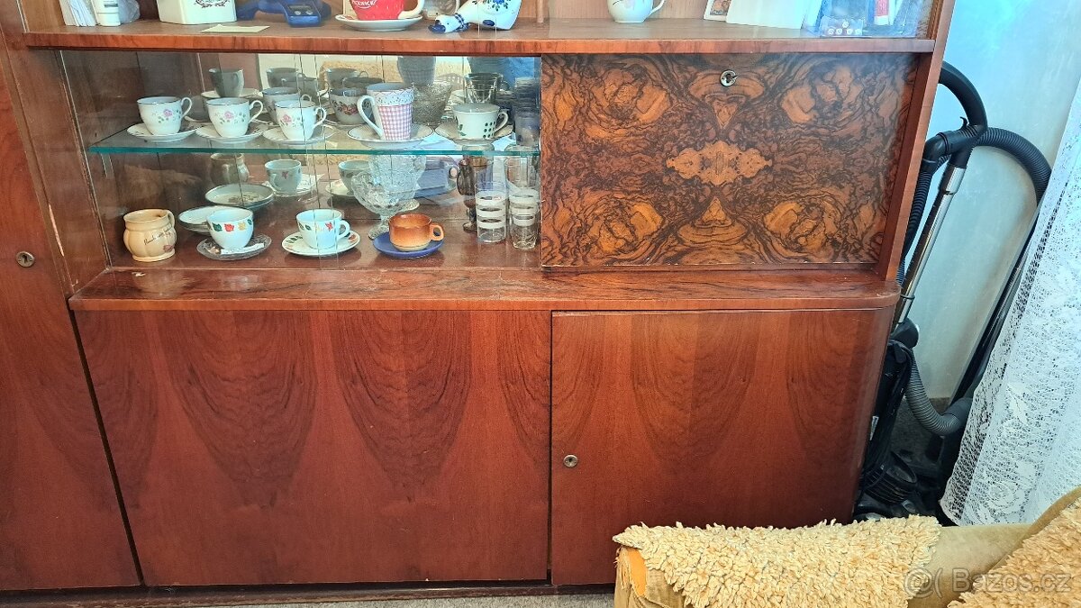 Sekretář, obývací stěna - 3