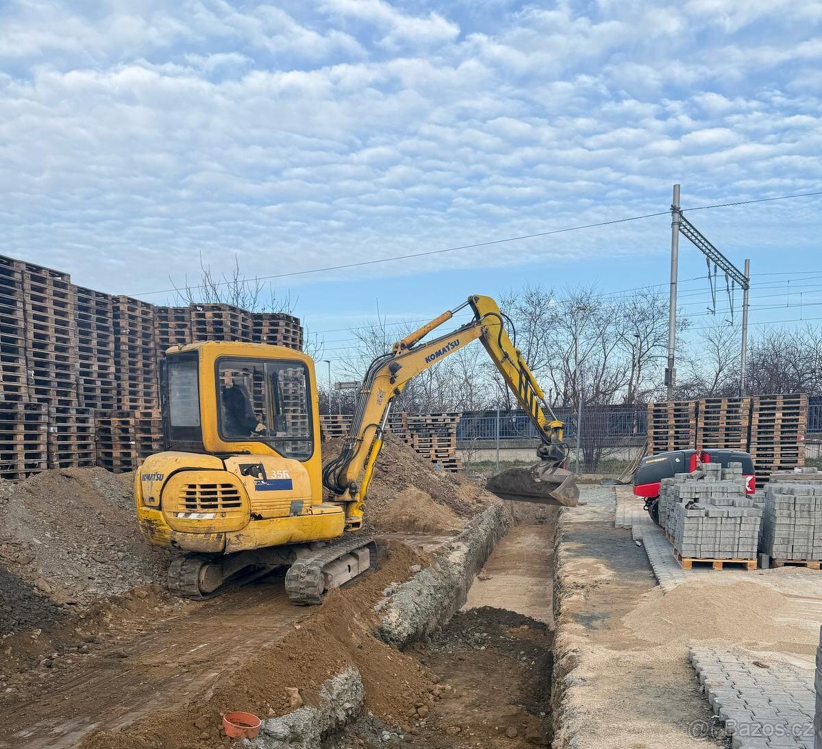 KOMATSU PC35R / 2002 / 6 566 m/h - 3