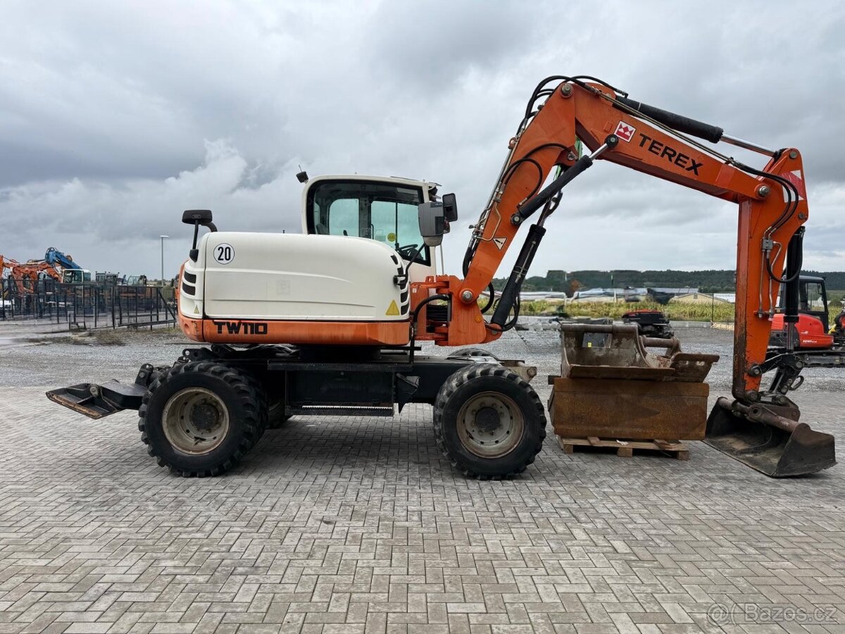 Kolový otočný bagr TEREX TW 110 - 3