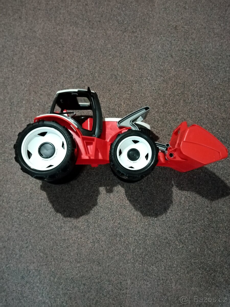 Traktor s nakladačem. - 3