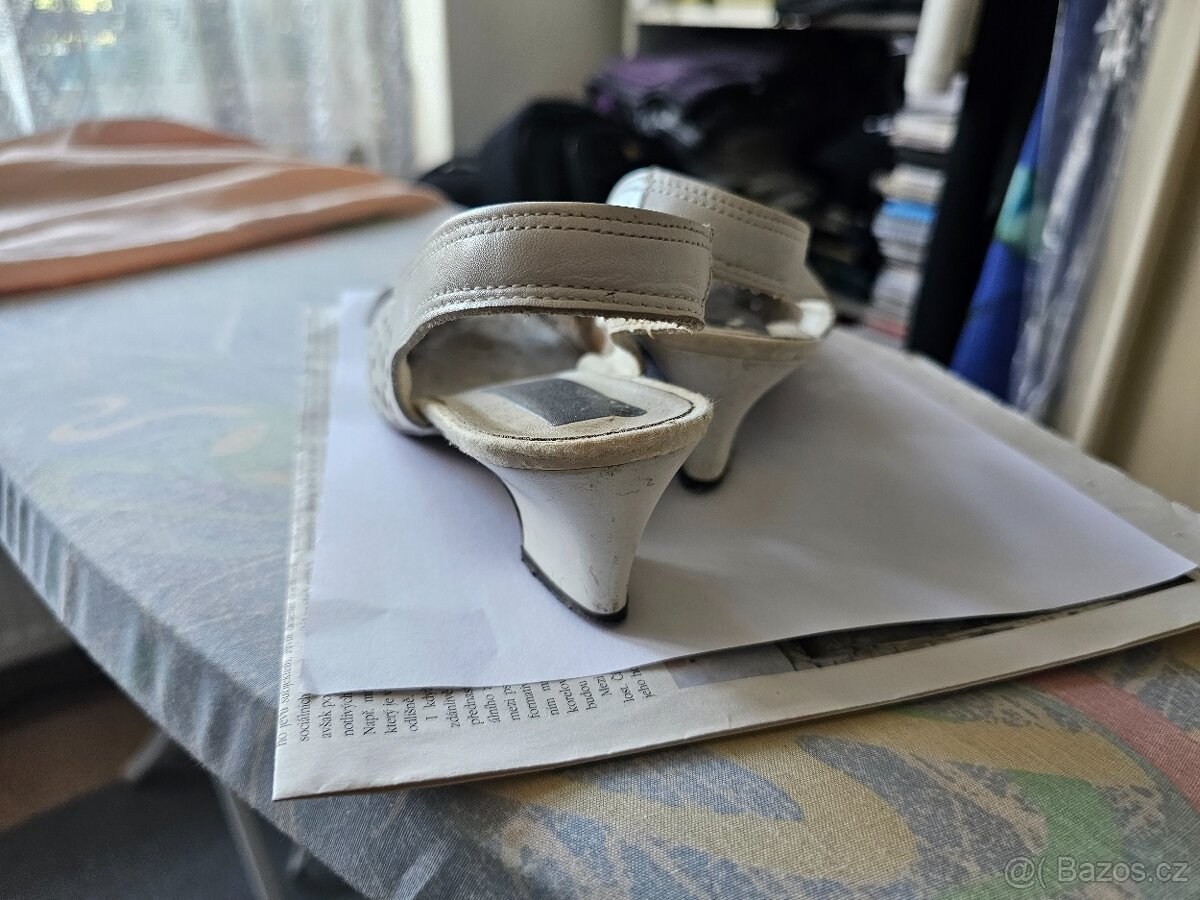 Celokožené bílé letní boty vel 39 - 3