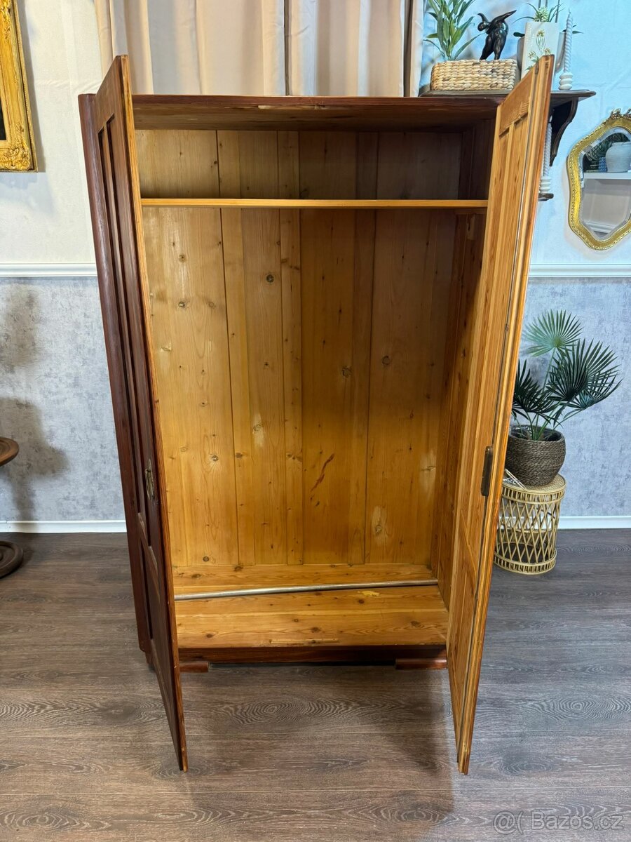 Stará šatní skříň (524017) - 3