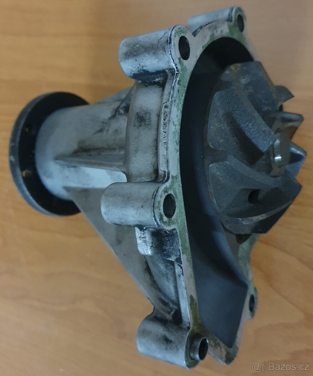 Vodní pumpa Mercedes W201, W124, W126 - 3