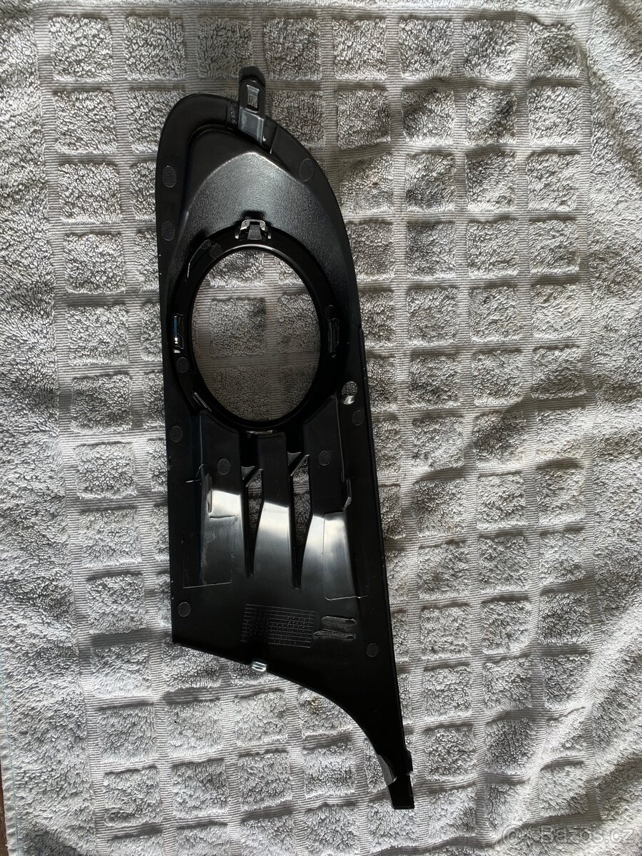 Pravá mřížka předního nárazníku VW golf 6 - 3