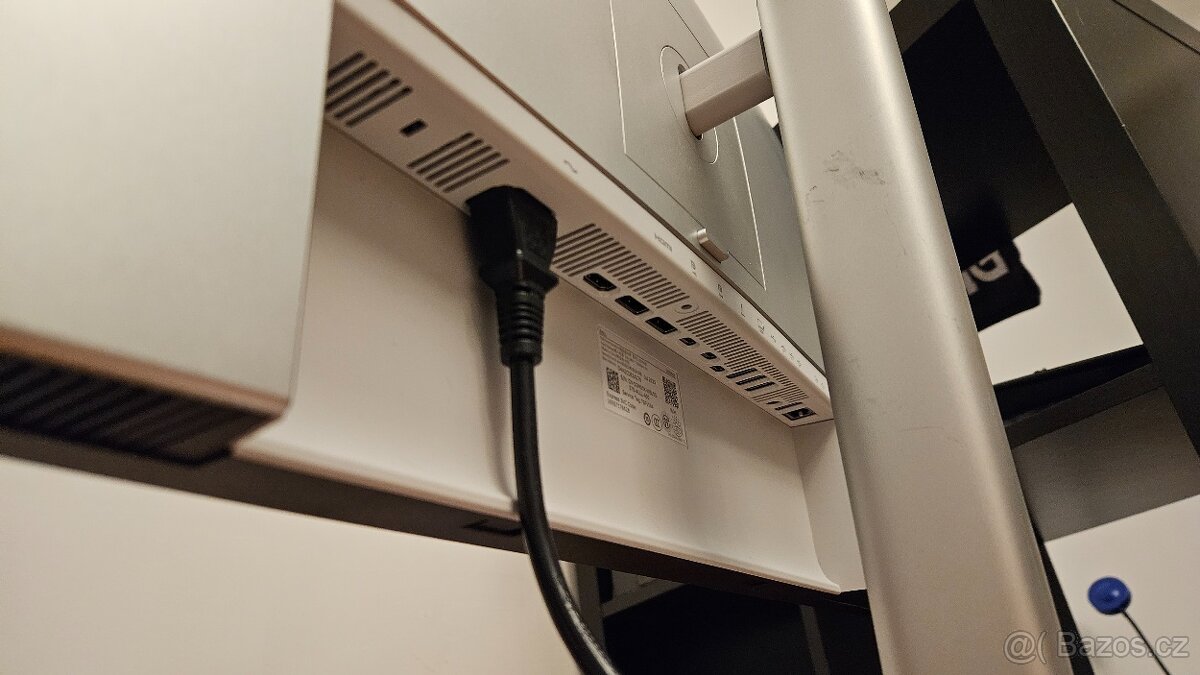 Dell UltraSharp U2725QE - 3