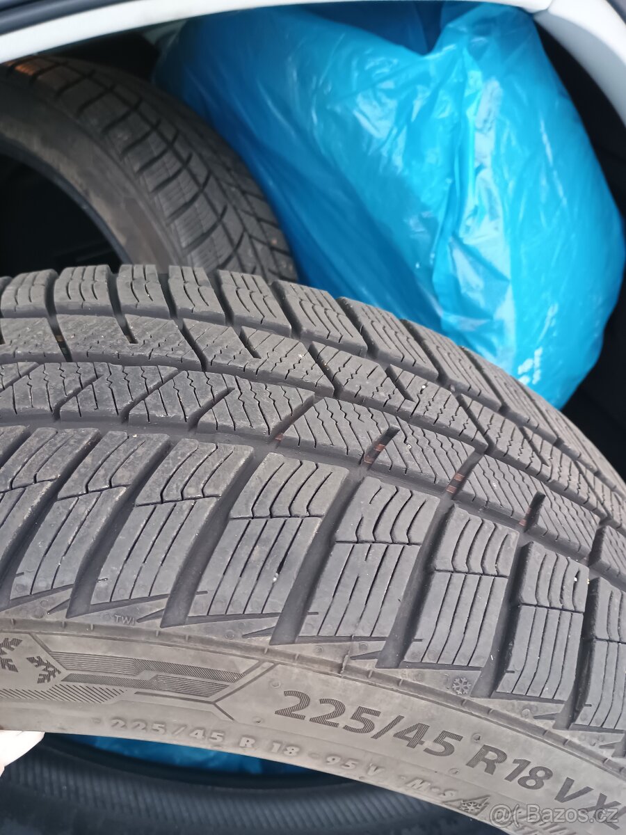 Prodám sadu Barum Polaris 4 225/45 R18 - 3