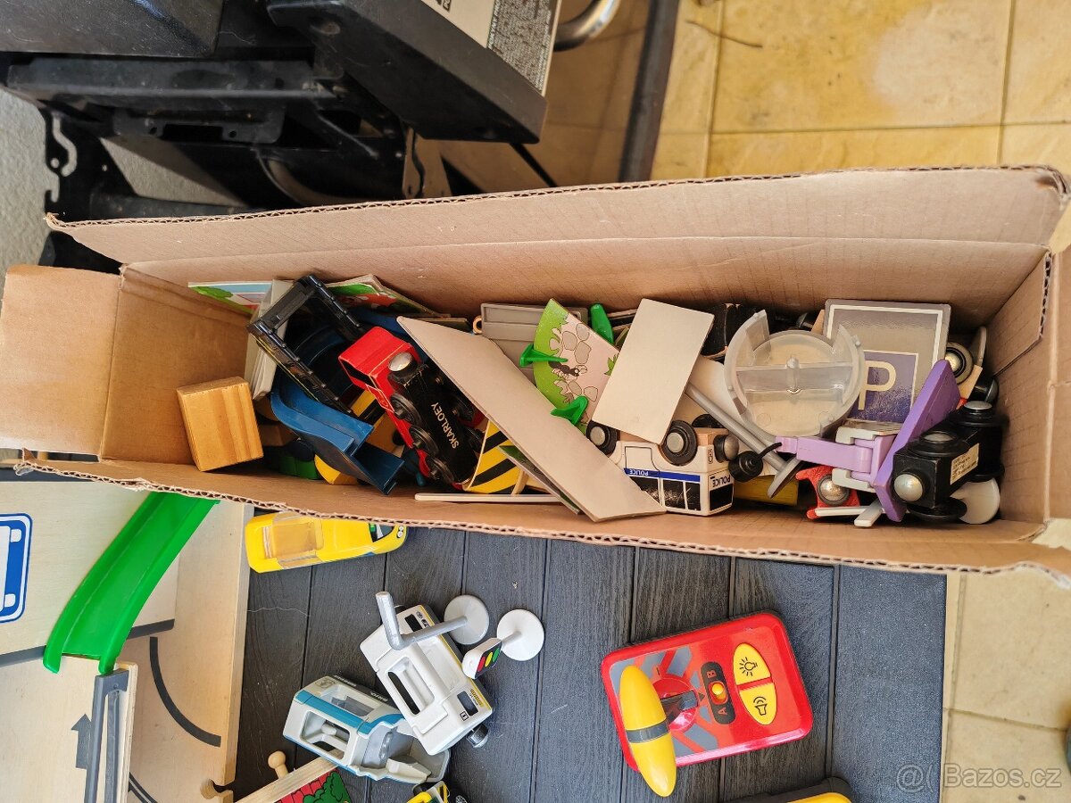 Dřevěná vláčkodráha - několikrát rozšířená - cca 6 m celkem - 3