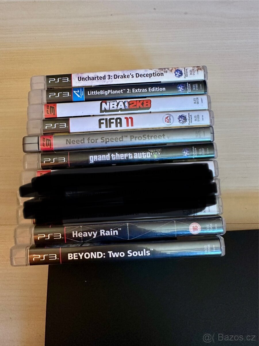 Playstation 3 konzole + 2 ovladače + 8 her - 3
