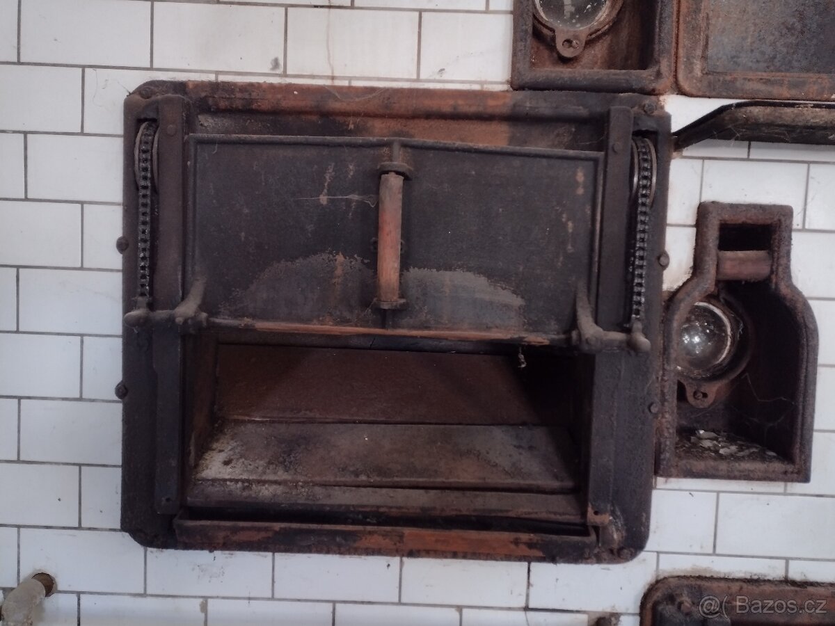 ŽELEZNÁ DVÍŘKA PECE - 3