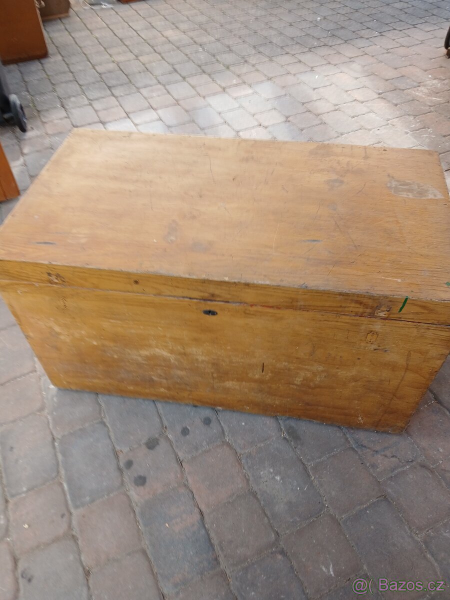 Staré dřevěné kufry, koš - 3