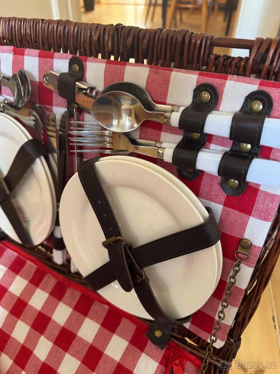 Proutěný piknikový koš pro 4 osoby - 3