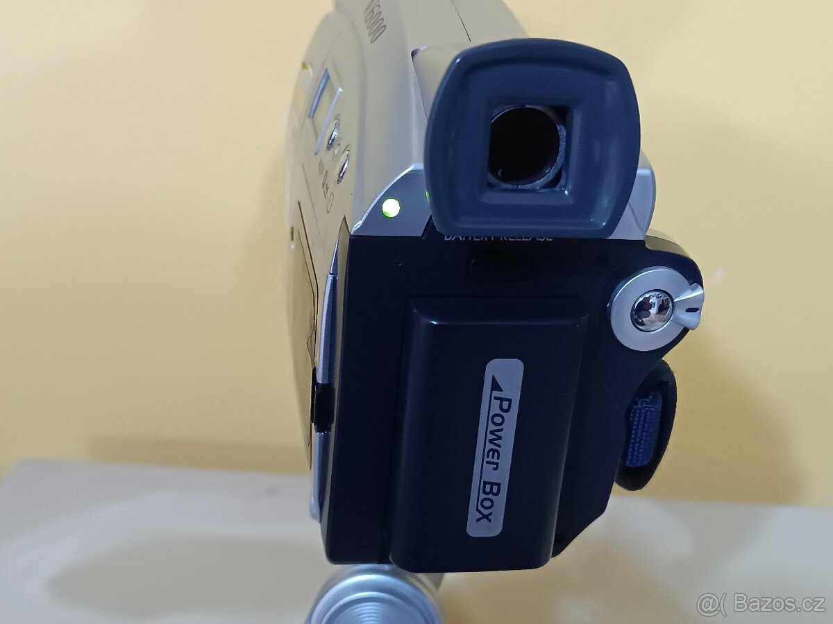 Retro kamera Sony V6000 - 3