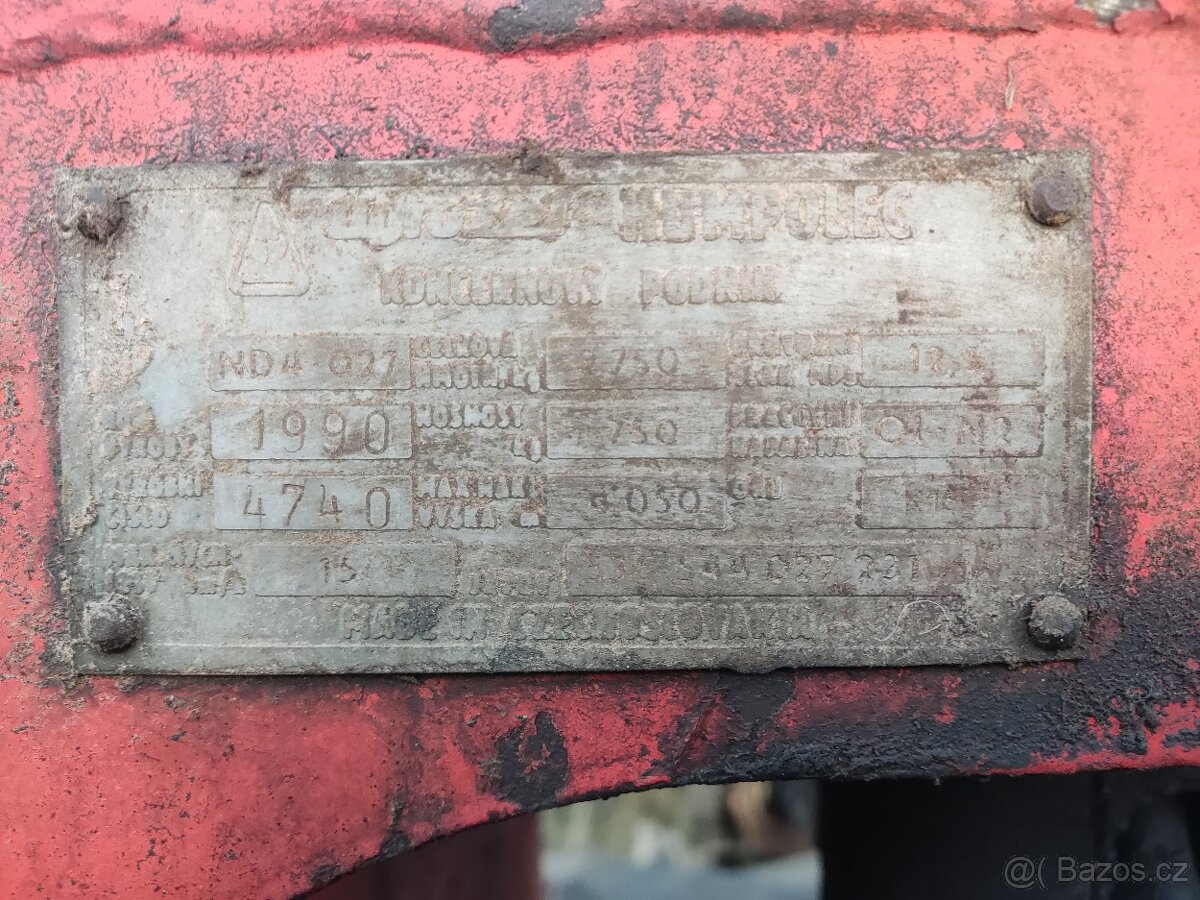 Nakladač UNHZ 750 - 3