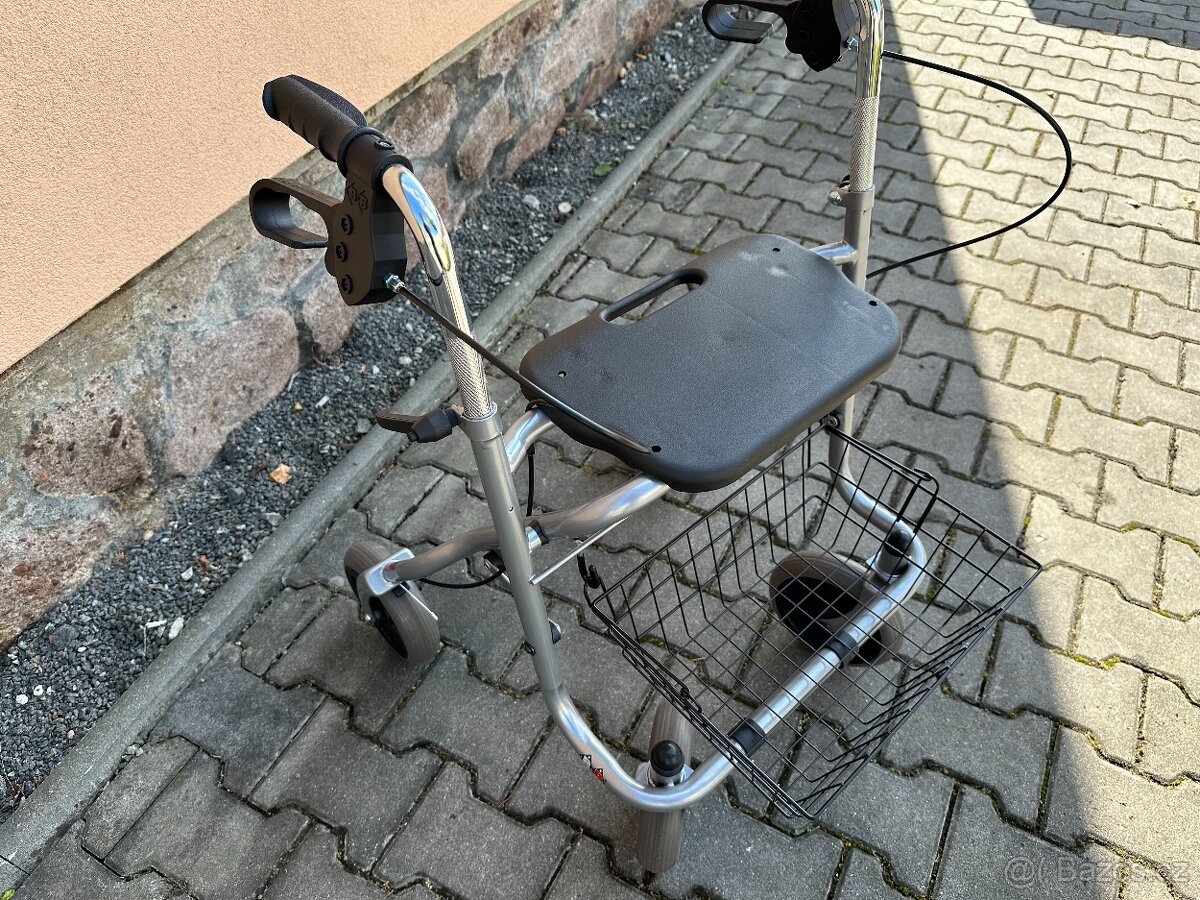 Invalidní chodítko pro seniory a důchodce - skládací - 3