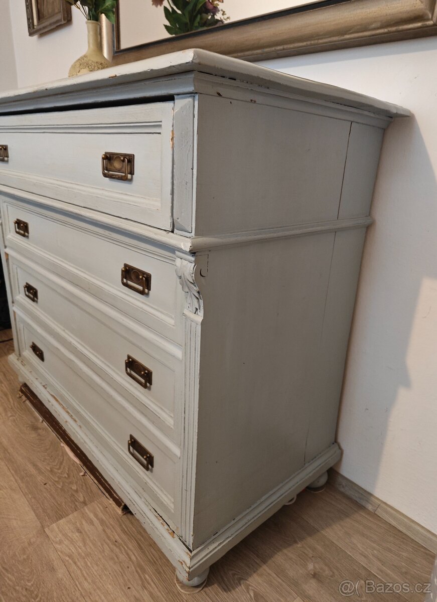 Starožitná dřevěná komoda - 3