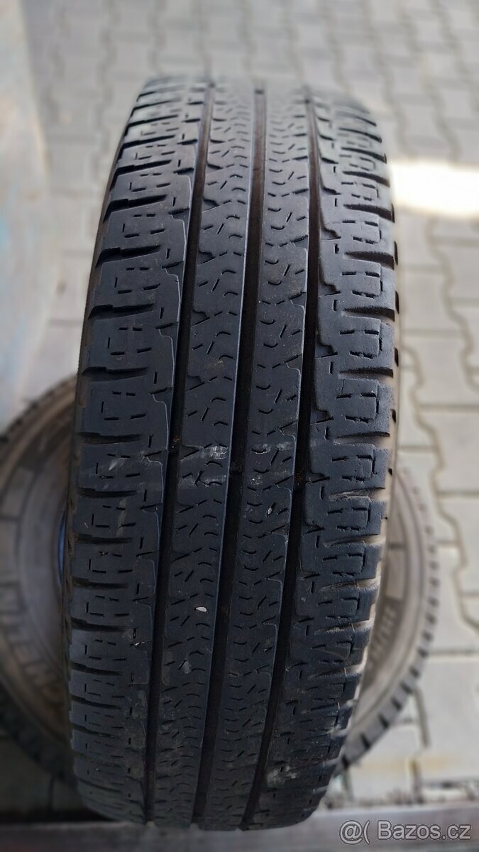 Prodám 2 pneu Michelin 225/75/16 CP - 3