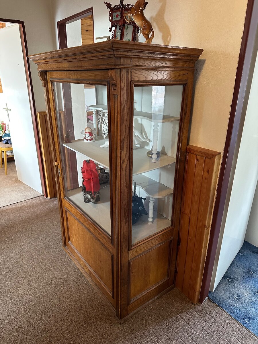 Prosklená Komoda - 3