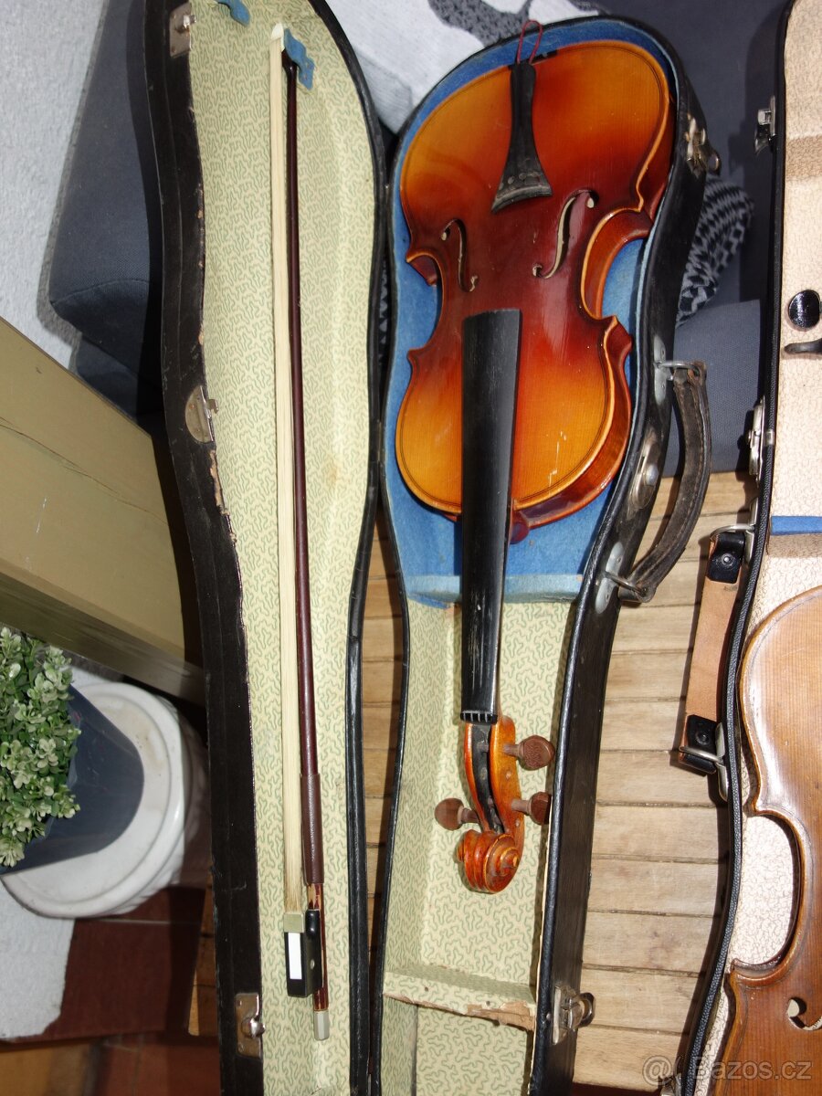 Dvoje housle, cena je dohromady - 3