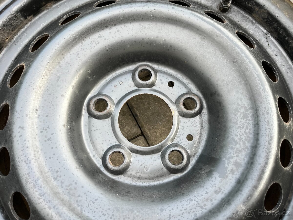 4x plechový disky 5x114 R16, zimní pneu 80% - 3