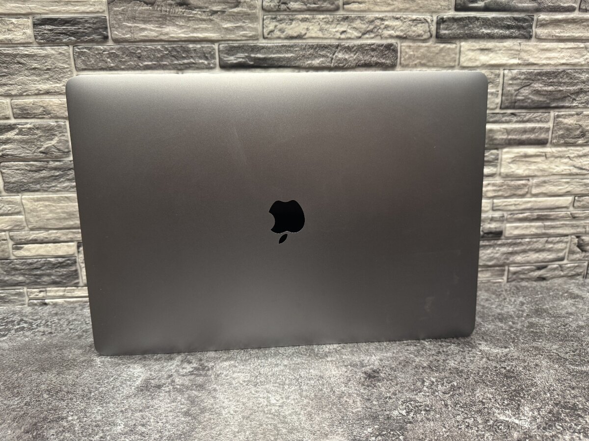 CTO MacBook Pro 15" 2017 i7 / 16GB / 500GB / Pro 560 - 3